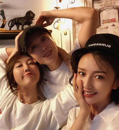 狗仔爆料八个恋情视频,八段明星恋情视频大曝光 第1张 狗仔爆料八个恋情视频,八段明星恋情视频大曝光 第1张